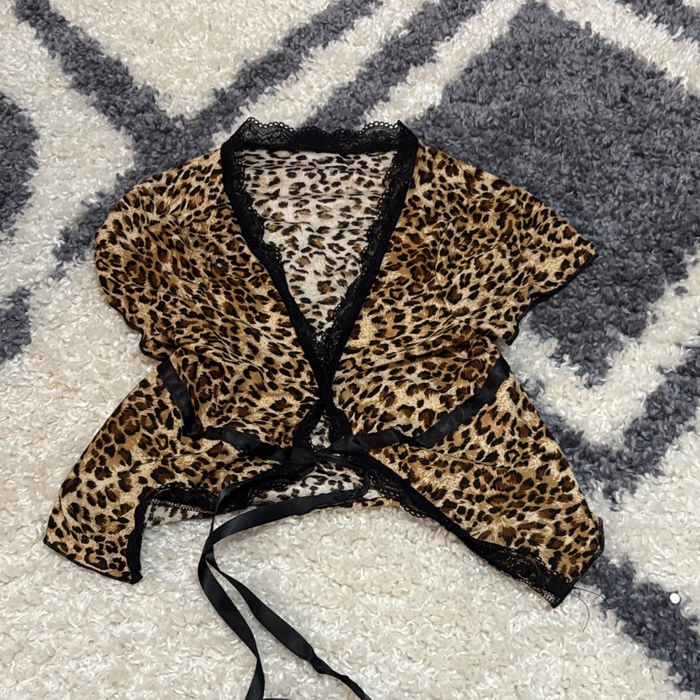 cheetah print lacy tie shirt